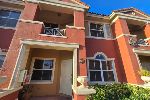 Condo in Doral, Florida, 3 bedrooms № 2027819 - photo 2