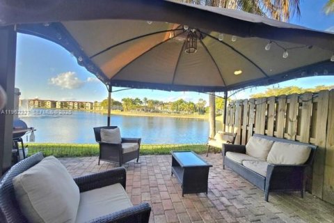 Condo in Doral, Florida, 3 bedrooms № 2027819 - photo 25