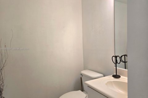 Condo in Doral, Florida, 3 bedrooms № 2027819 - photo 20