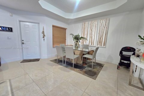 Condo in Doral, Florida, 3 bedrooms № 2027819 - photo 4