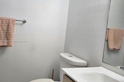 Condo in Doral, Florida, 3 bedrooms № 2027819 - photo 23