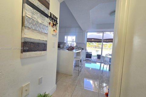 Condo in Doral, Florida, 3 bedrooms № 2027819 - photo 5