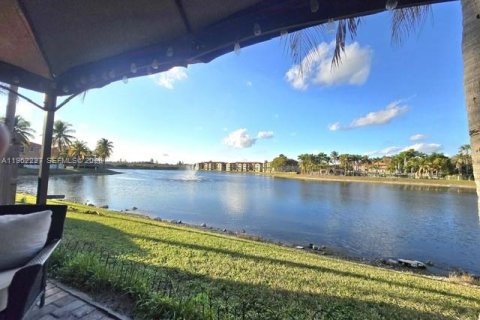 Condo in Doral, Florida, 3 bedrooms № 2027819 - photo 24