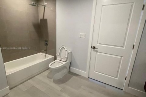 Condo in Hollywood, Florida, 1 bedroom  № 1864373 - photo 5