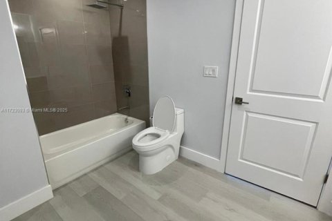 Condo in Hollywood, Florida, 1 bedroom  № 1864373 - photo 17