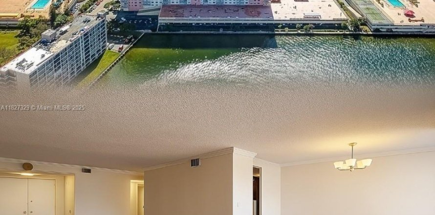 Condominio en Sunny Isles Beach, Florida, 1 dormitorio № 1895296