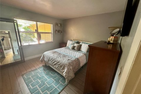 Copropriété à vendre à Hialeah, Floride: 2 chambres, 103.96 m2 № 1939894 - photo 13