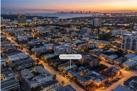 Купить коммерческую недвижимость в Майами-Бич, Флорида 306.95м2, № 1995493 - фото 4