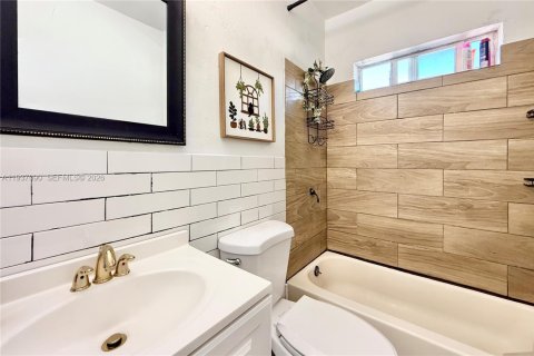 Купить коммерческую недвижимость в Майами-Бич, Флорида 306.95м2, № 1995493 - фото 9