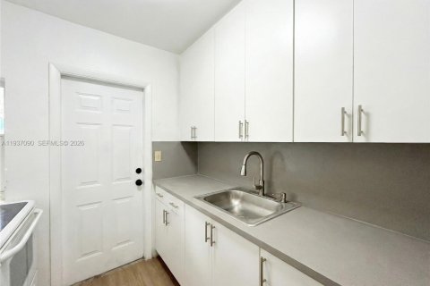 Купить коммерческую недвижимость в Майами-Бич, Флорида 306.95м2, № 1995493 - фото 12