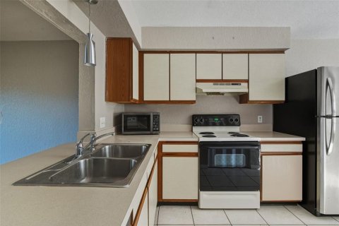 Townhouse in Tampa, Florida 2 bedrooms, 102.56 sq.m. № 2116777 - photo 9