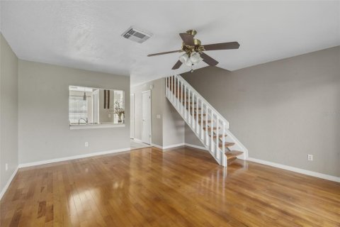Townhouse in Tampa, Florida 2 bedrooms, 102.56 sq.m. № 2116777 - photo 12
