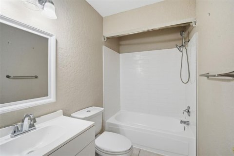 Townhouse in Tampa, Florida 2 bedrooms, 102.56 sq.m. № 2116777 - photo 20