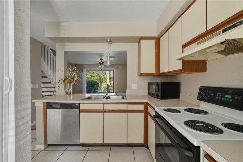 Townhouse in Tampa, Florida 2 bedrooms, 102.56 sq.m. № 2116777 - photo 6