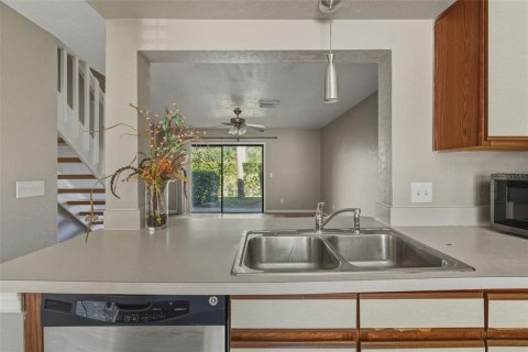 Townhouse in Tampa, Florida 2 bedrooms, 102.56 sq.m. № 2116777 - photo 8