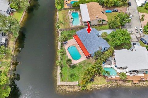Casa en venta en Plantation, Florida, 4 dormitorios, 360.65 m2 № 1993367 - foto 7