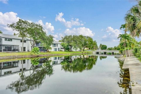 Casa en venta en Plantation, Florida, 4 dormitorios, 360.65 m2 № 1993367 - foto 18