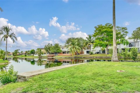 Casa en venta en Plantation, Florida, 4 dormitorios, 360.65 m2 № 1993367 - foto 16