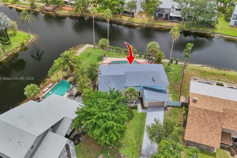 Casa en venta en Plantation, Florida, 4 dormitorios, 360.65 m2 № 1993367 - foto 10