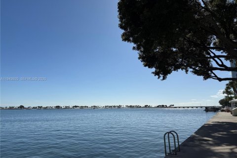 Copropriété à vendre à Miami, Floride: 1 chambre, 93.37 m2 № 2003420 - photo 21