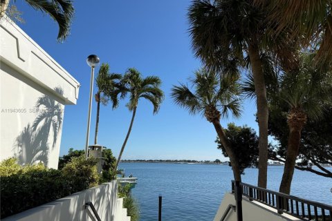Copropriété à vendre à Miami, Floride: 1 chambre, 93.37 m2 № 2003420 - photo 3