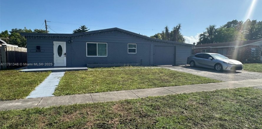 House in Sunrise, Florida 3 bedrooms, 117.06 sq.m. № 1937492
