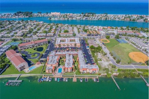 Condominio en Saint Pete Beach, Florida, 1 dormitorio № 2280409
