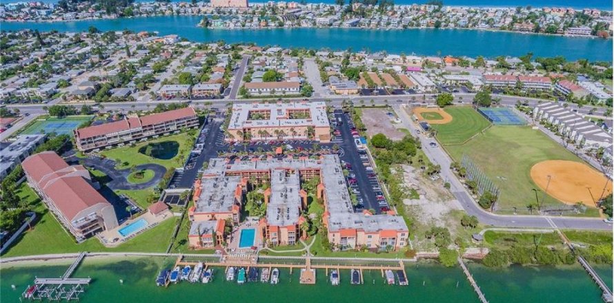 Condominio en Saint Pete Beach, Florida, 1 dormitorio  № 2280409