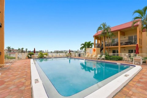 Condominio en venta en Saint Pete Beach, Florida, 1 dormitorio, 60.39 m2 № 2280409 - foto 30