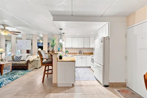 Condominio en venta en Saint Pete Beach, Florida, 1 dormitorio, 60.39 m2 № 2280409 - foto 12