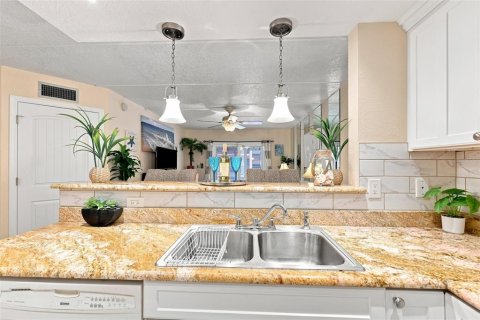 Condominio en venta en Saint Pete Beach, Florida, 1 dormitorio, 60.39 m2 № 2280409 - foto 16