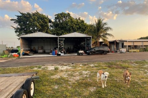 Commercial property in Miami, Florida № 1960392 - photo 4