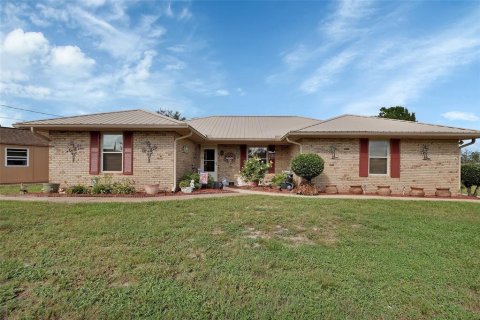 House in Deltona, Florida 3 bedrooms, 188.13 sq.m. № 1866387 - photo 1