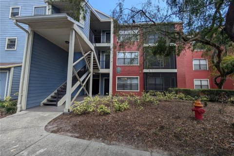 Condo in Tampa, Florida, 2 bedrooms  № 1851334 - photo 1
