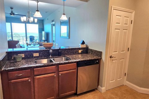 Condo in South Daytona, Florida, 2 bedrooms  № 1632209 - photo 8