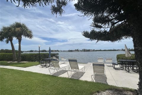 Condo in Largo, Florida, 2 bedrooms  № 1793231 - photo 4