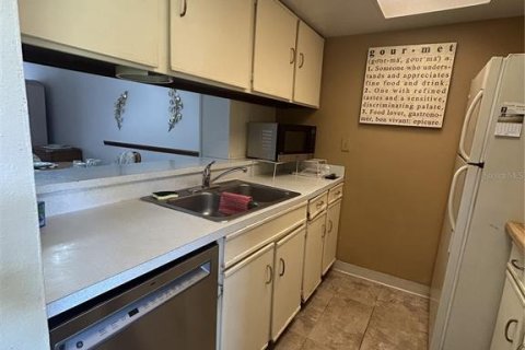 Condo in Largo, Florida, 2 bedrooms  № 1793231 - photo 15
