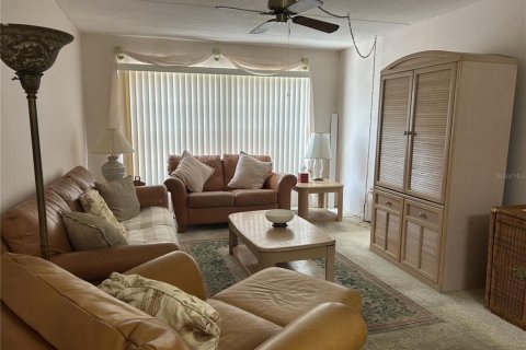 Condo in Largo, Florida, 2 bedrooms  № 1793231 - photo 10