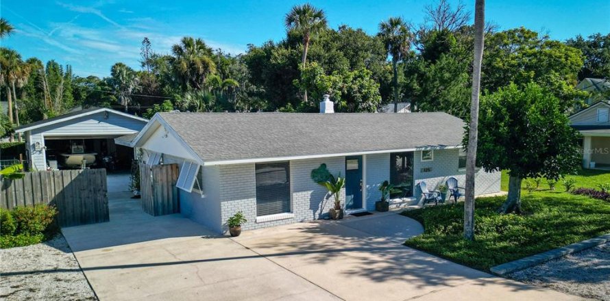 House in Edgewater, Florida 2 bedrooms, 127.09 sq.m. № 2341859