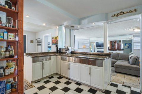 House in Edgewater, Florida 2 bedrooms, 127.09 sq.m. № 2341859 - photo 19