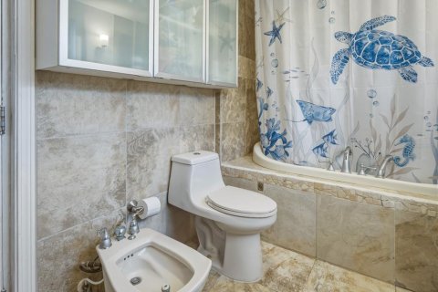 House in Edgewater, Florida 2 bedrooms, 127.09 sq.m. № 2341859 - photo 26