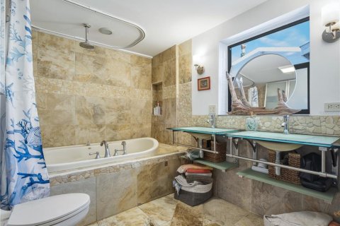 House in Edgewater, Florida 2 bedrooms, 127.09 sq.m. № 2341859 - photo 24