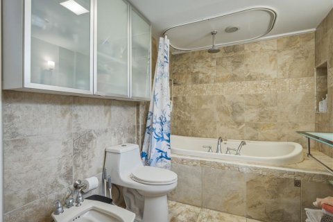 House in Edgewater, Florida 2 bedrooms, 127.09 sq.m. № 2341859 - photo 23