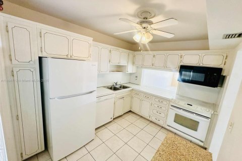 Снять в аренду кондоминиум в Халландейл-Бич, Флорида 1 спальня, 71.53м2, № 1949239 - фото 21