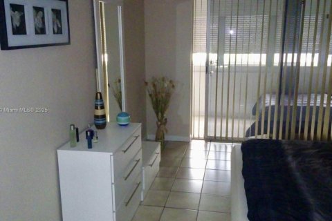 Снять в аренду кондоминиум в Халландейл-Бич, Флорида 1 спальня, 71.53м2, № 1949239 - фото 11