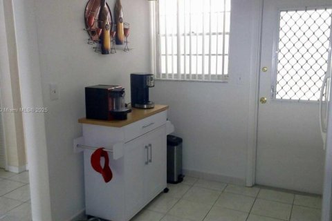 Снять в аренду кондоминиум в Халландейл-Бич, Флорида 1 спальня, 71.53м2, № 1949239 - фото 7