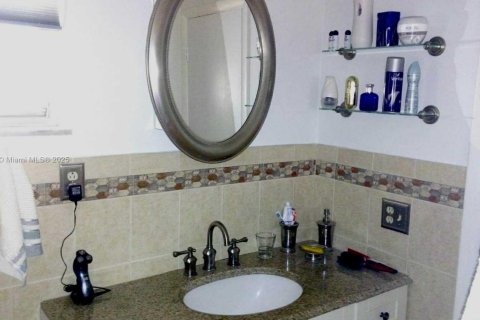 Снять в аренду кондоминиум в Халландейл-Бич, Флорида 1 спальня, 71.53м2, № 1949239 - фото 9