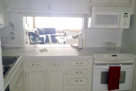 Снять в аренду кондоминиум в Халландейл-Бич, Флорида 1 спальня, 71.53м2, № 1949239 - фото 6