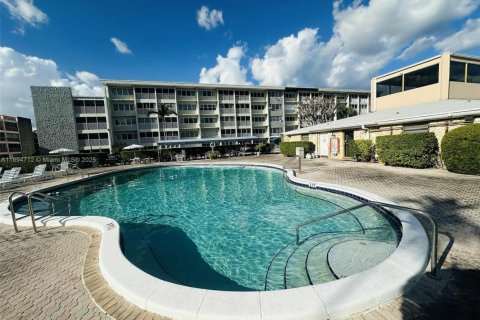 Снять в аренду кондоминиум в Халландейл-Бич, Флорида 1 спальня, 71.53м2, № 1949239 - фото 1