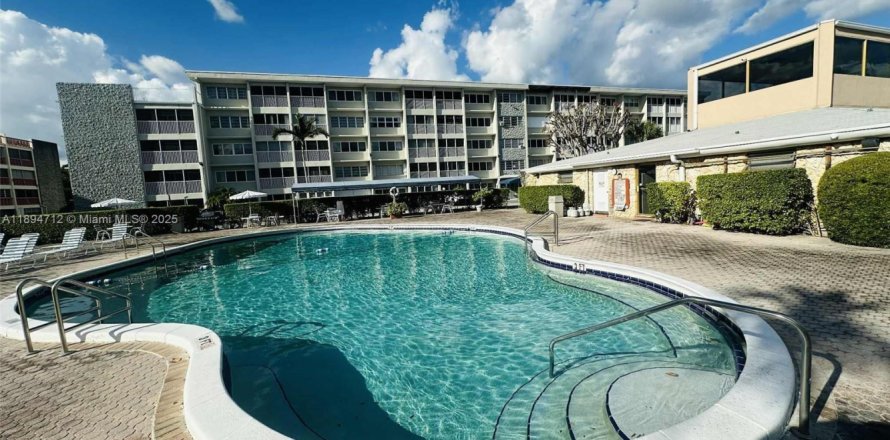 Кондоминиум с 1 спальней в Халландейл-Бич, Флорида № 1949239